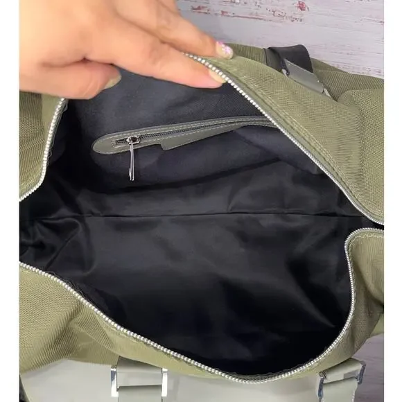 NWOT Harmont & Blaine Green Duffle Bag Removable Strap Shoulder Bag Travel - Picture 7 of 9